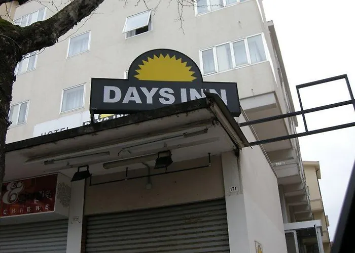 Club Meeting فندق 4*